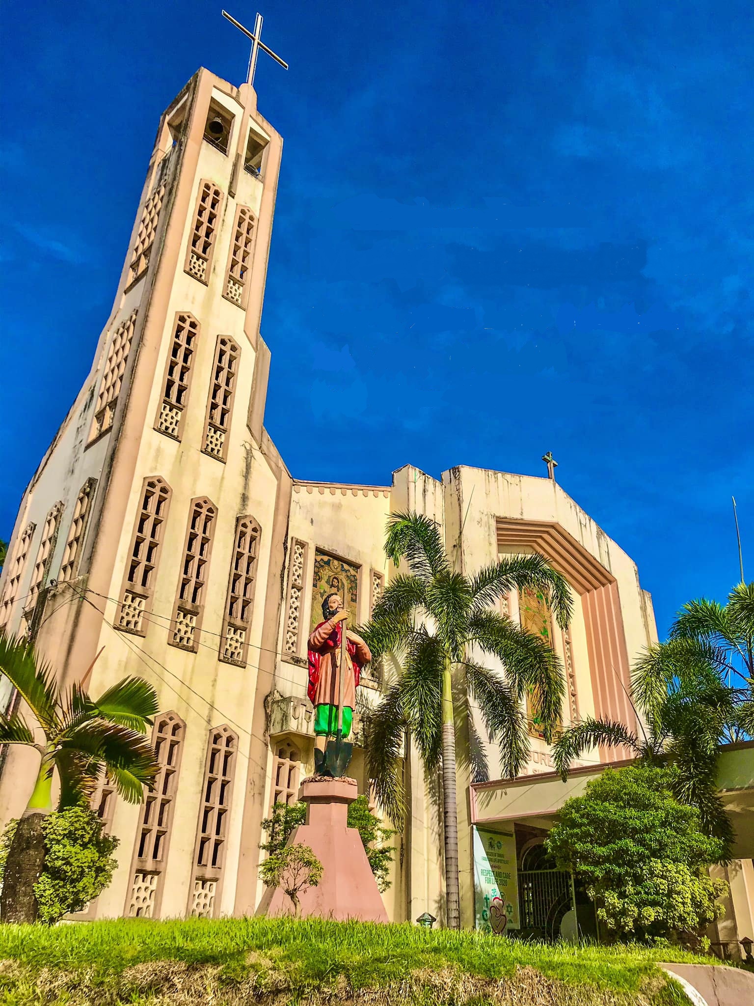 <b class="font-bara"><i class="bi bi-geo-fill h4"></i> ST.ISIDORE PARISH CHURCH</b> <br/>